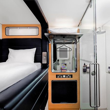 Yotelair London Gatwick Airport ฮอร์เลย์ ภายนอก รูปภาพ