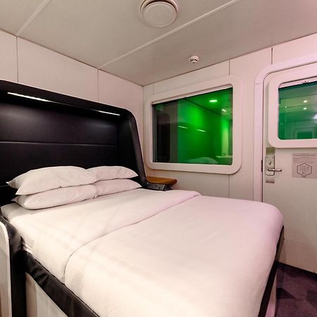 Yotelair London Gatwick Airport ฮอร์เลย์ ภายนอก รูปภาพ