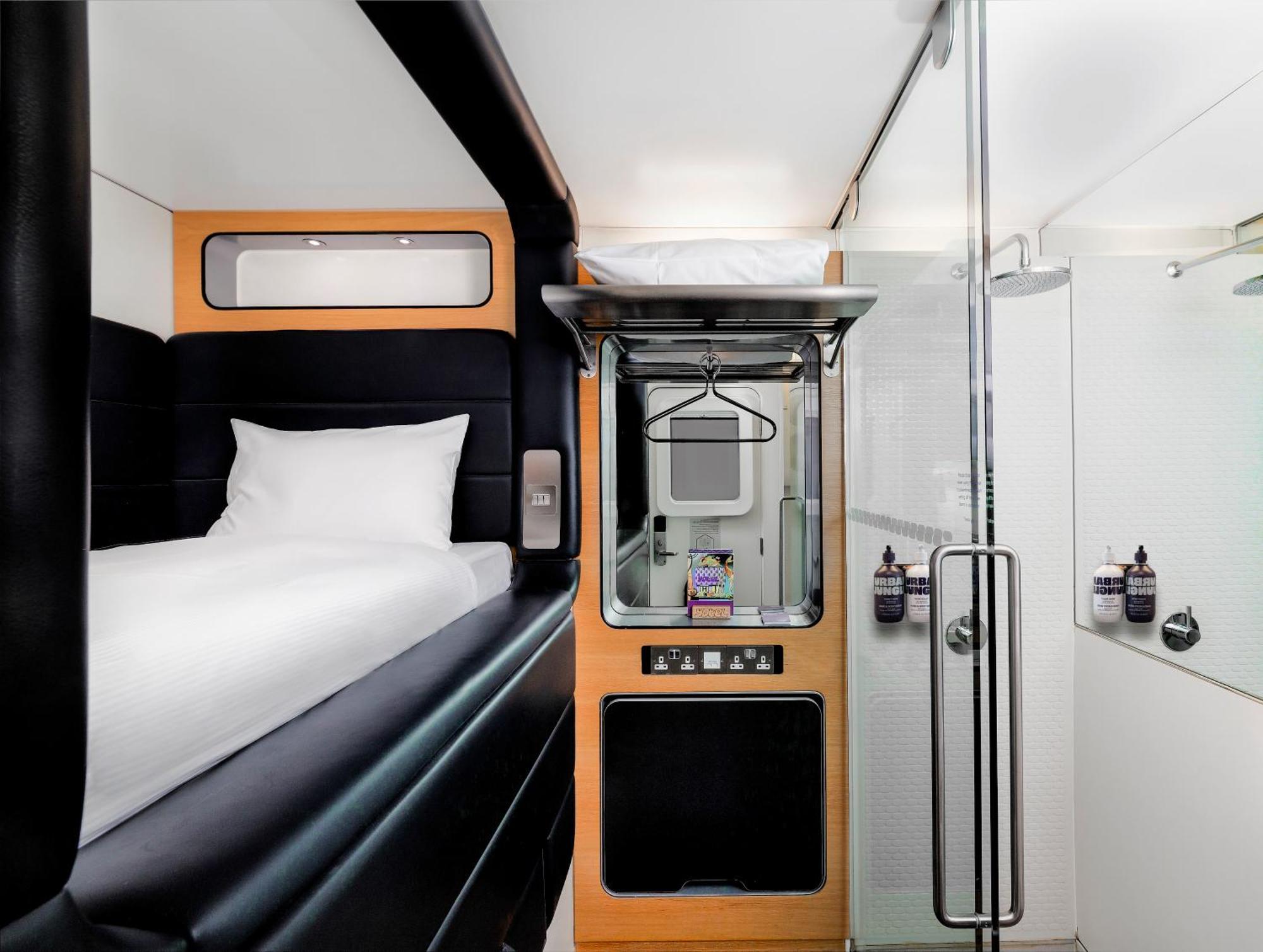Yotelair London Gatwick Airport ฮอร์เลย์ ภายนอก รูปภาพ