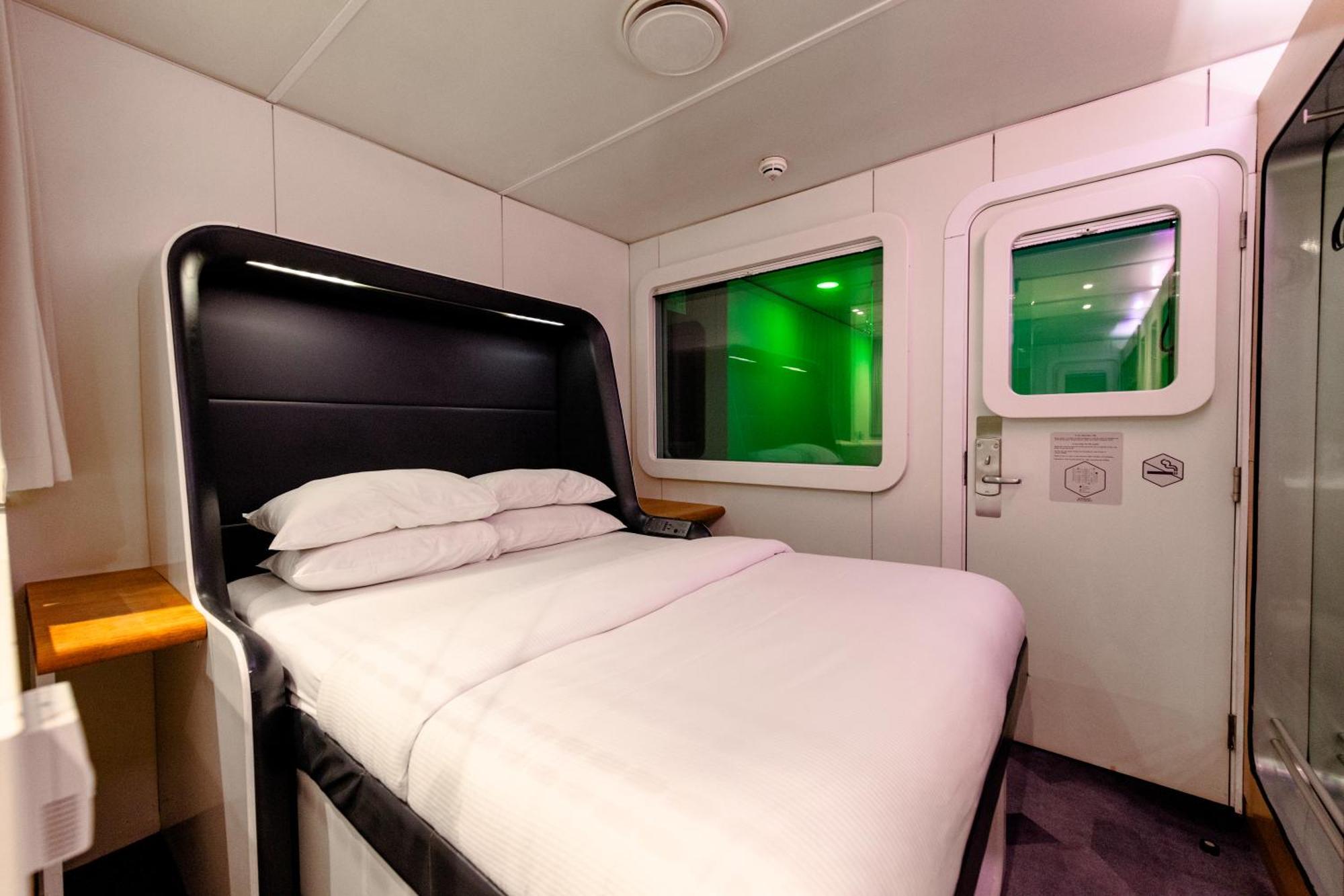 Yotelair London Gatwick Airport ฮอร์เลย์ ภายนอก รูปภาพ