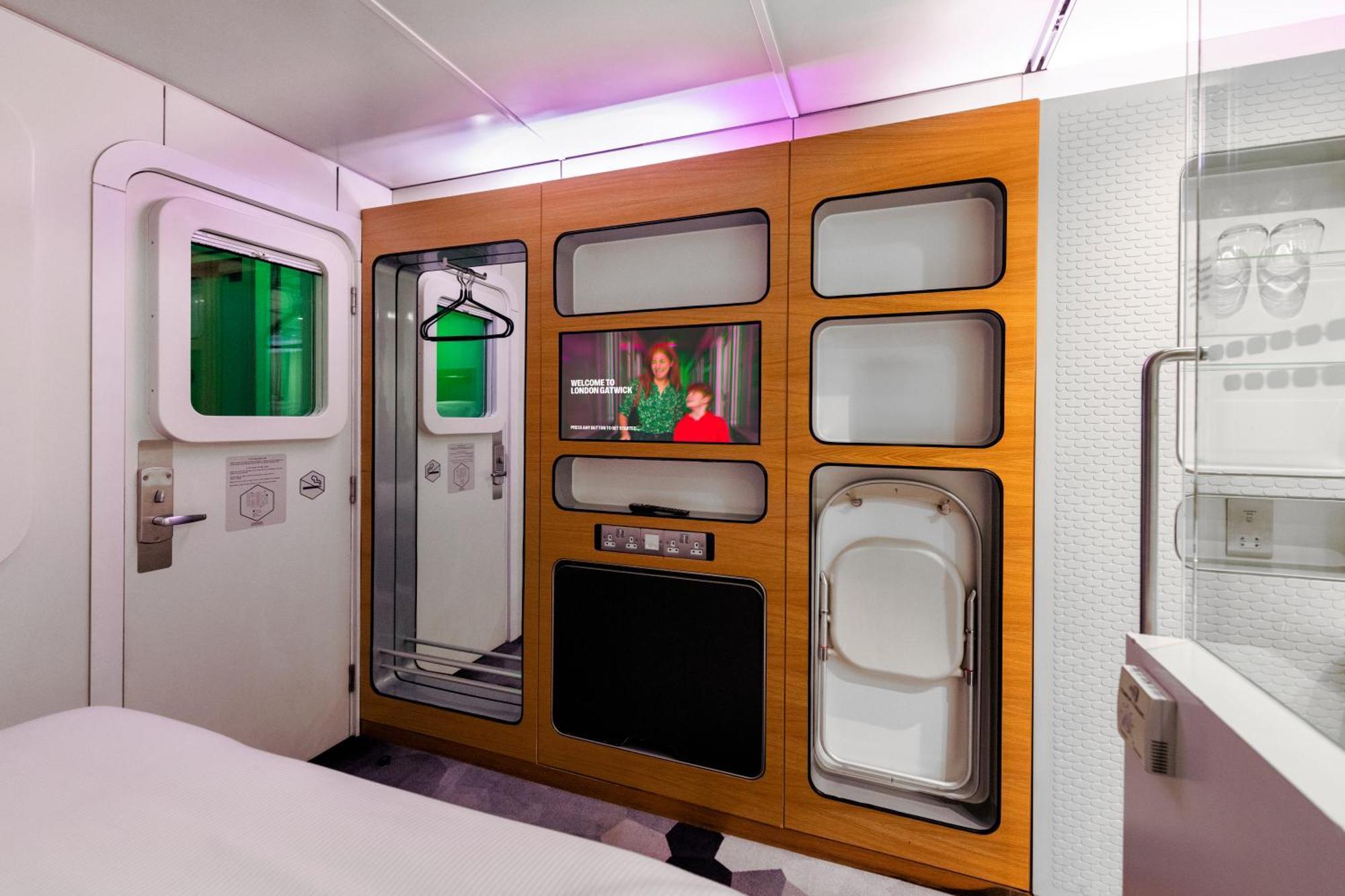 Yotelair London Gatwick Airport ฮอร์เลย์ ภายนอก รูปภาพ