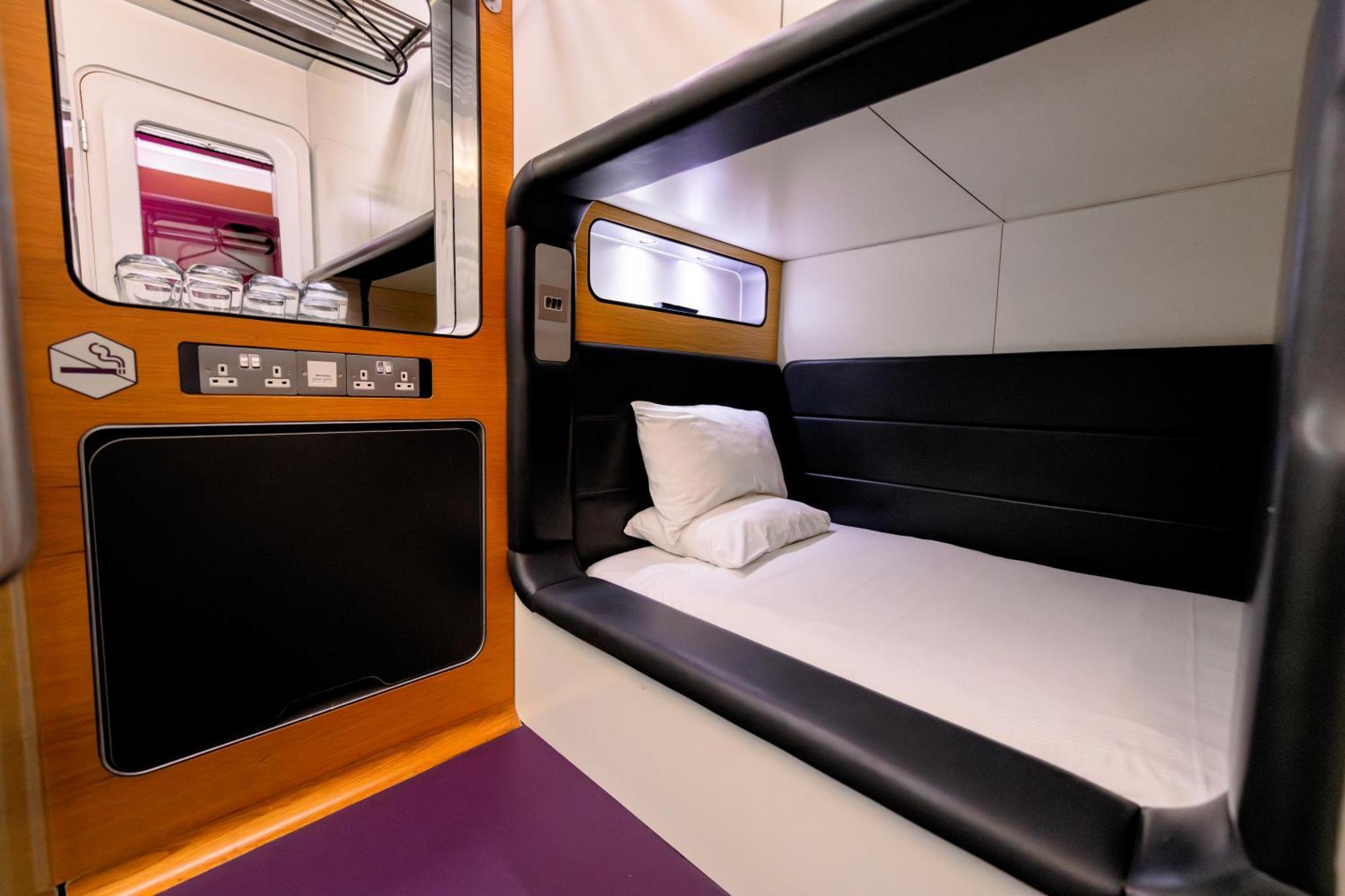 Yotelair London Gatwick Airport ฮอร์เลย์ ภายนอก รูปภาพ
