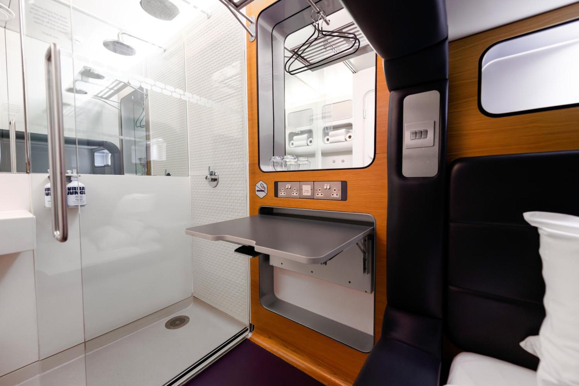 Yotelair London Gatwick Airport ฮอร์เลย์ ภายนอก รูปภาพ