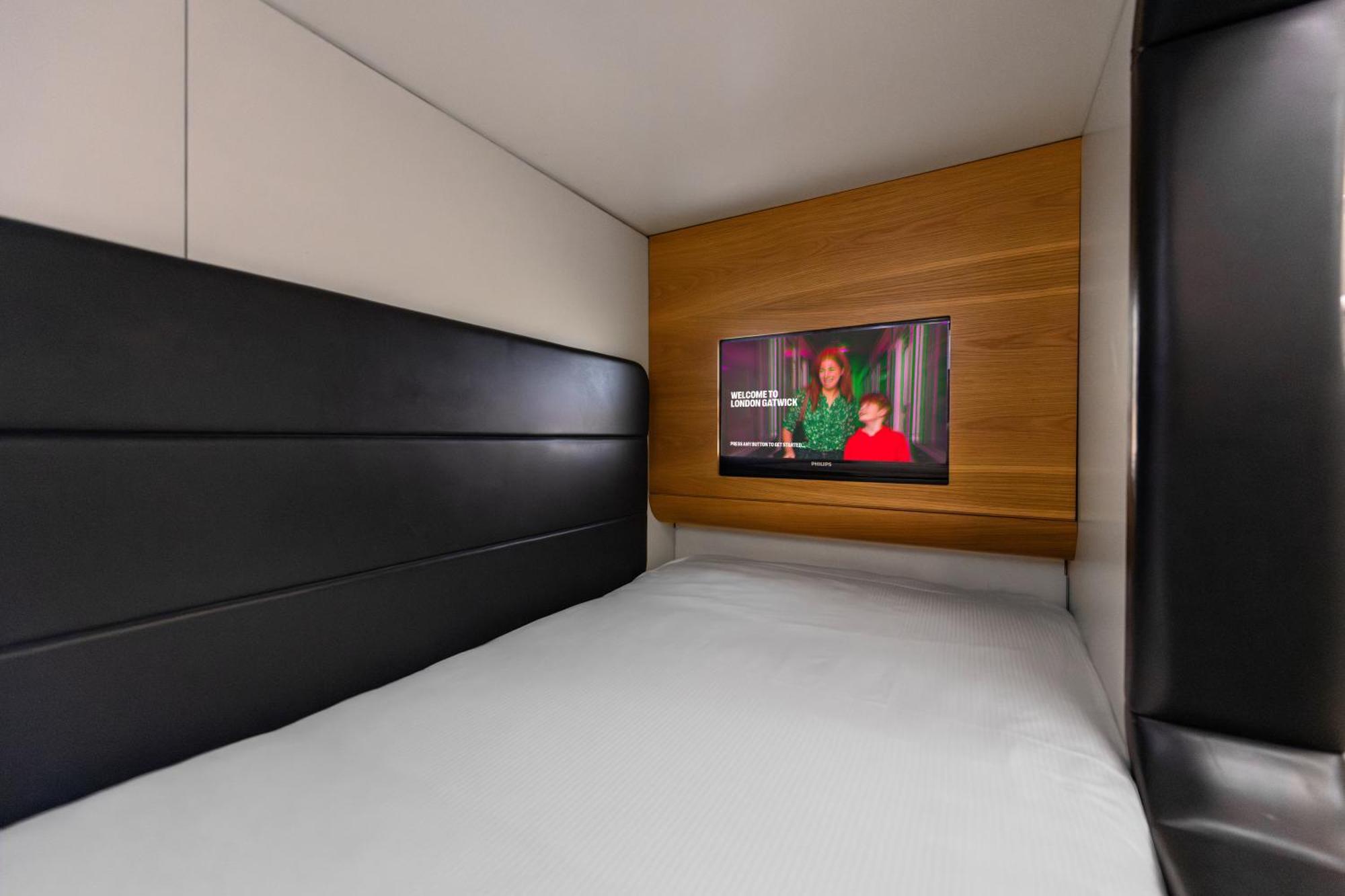 Yotelair London Gatwick Airport ฮอร์เลย์ ภายนอก รูปภาพ