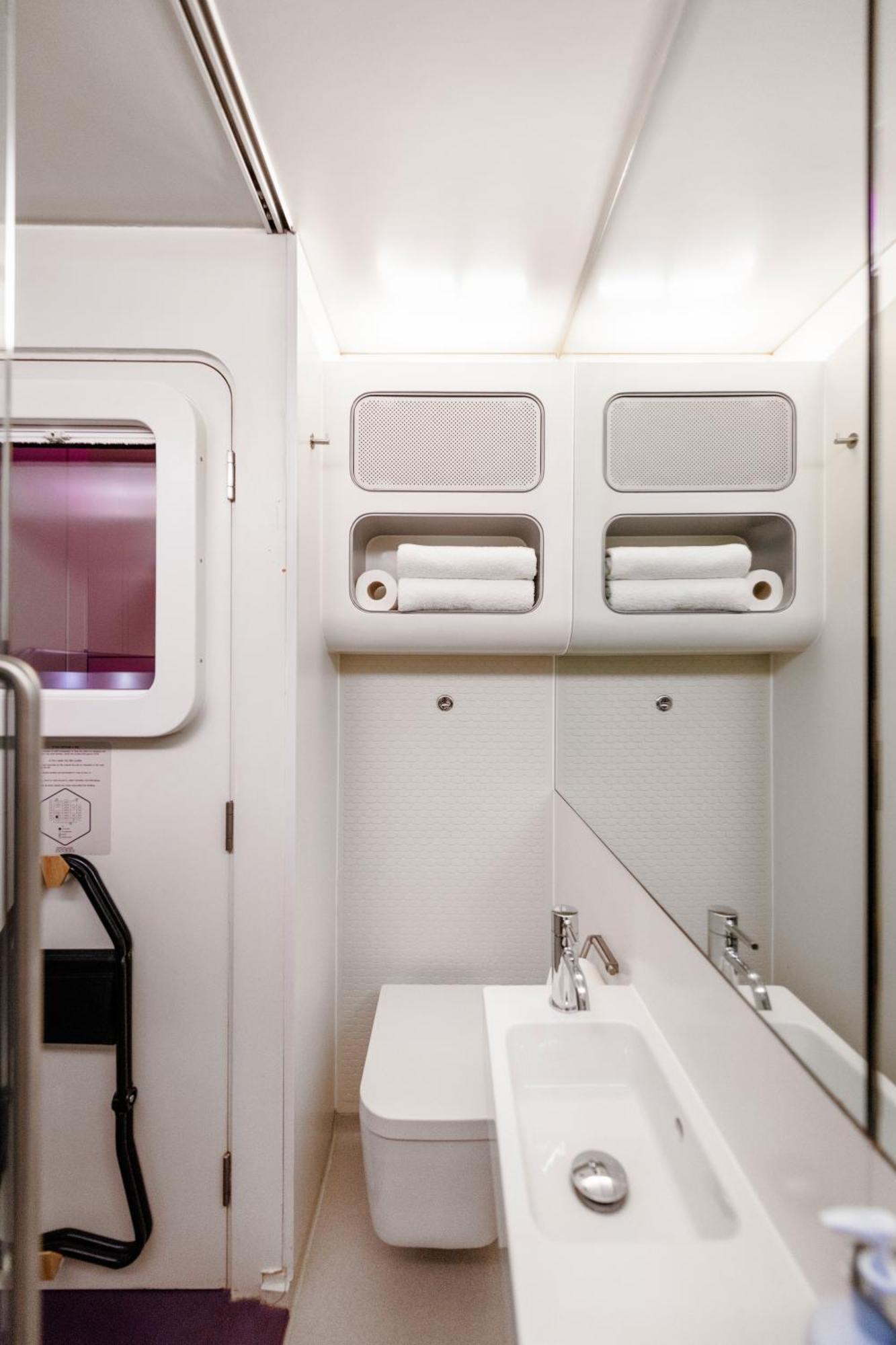 Yotelair London Gatwick Airport ฮอร์เลย์ ภายนอก รูปภาพ