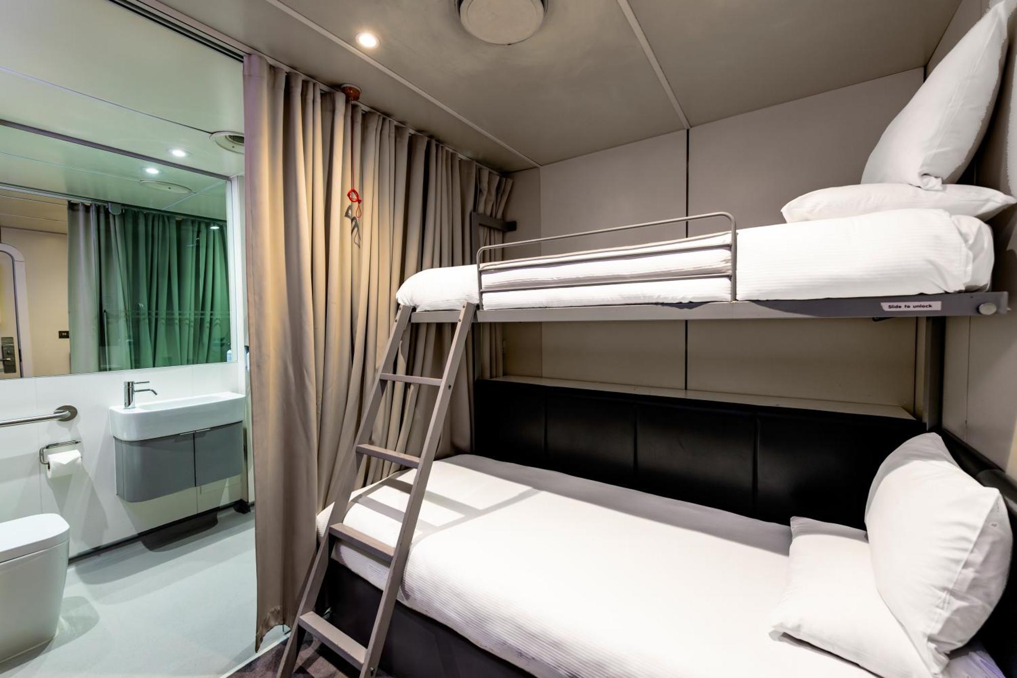 Yotelair London Gatwick Airport ฮอร์เลย์ ภายนอก รูปภาพ