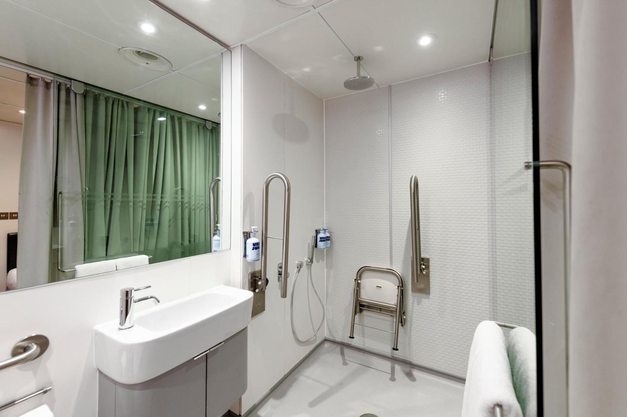 Yotelair London Gatwick Airport ฮอร์เลย์ ภายนอก รูปภาพ