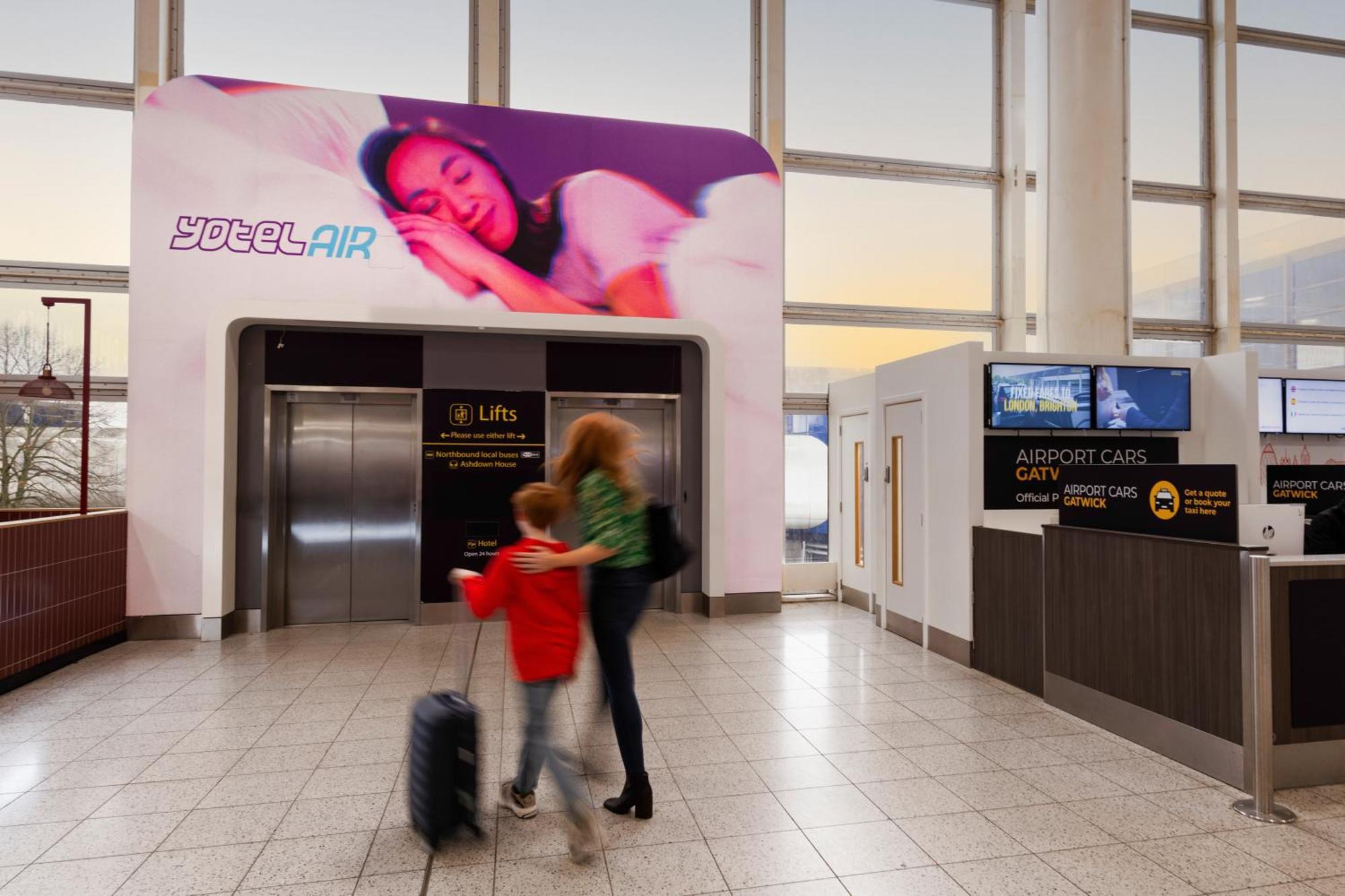 Yotelair London Gatwick Airport ฮอร์เลย์ ภายนอก รูปภาพ
