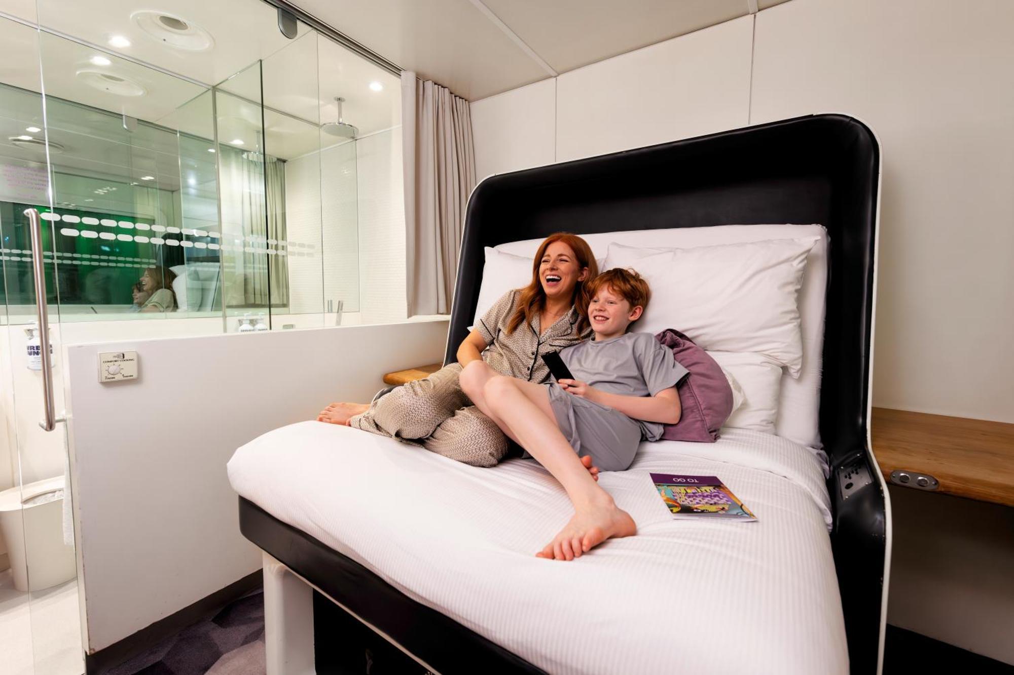 Yotelair London Gatwick Airport ฮอร์เลย์ ภายนอก รูปภาพ