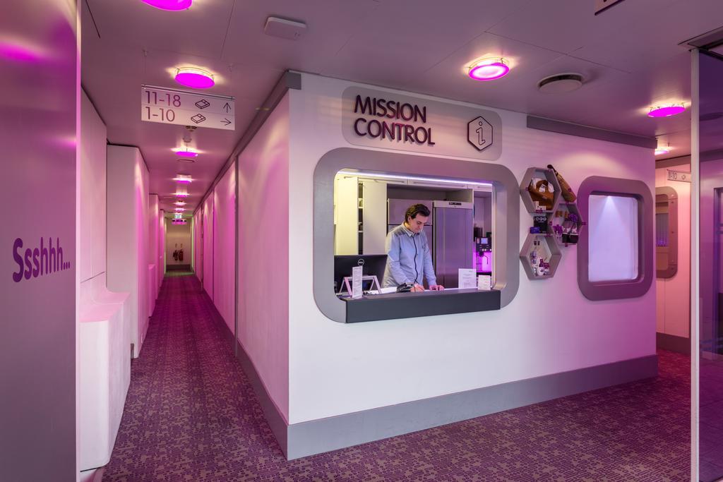 Yotelair London Gatwick Airport ฮอร์เลย์ ภายนอก รูปภาพ